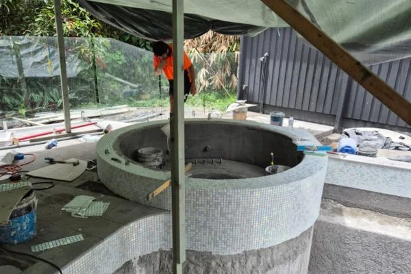 Pool Tiling Near Me